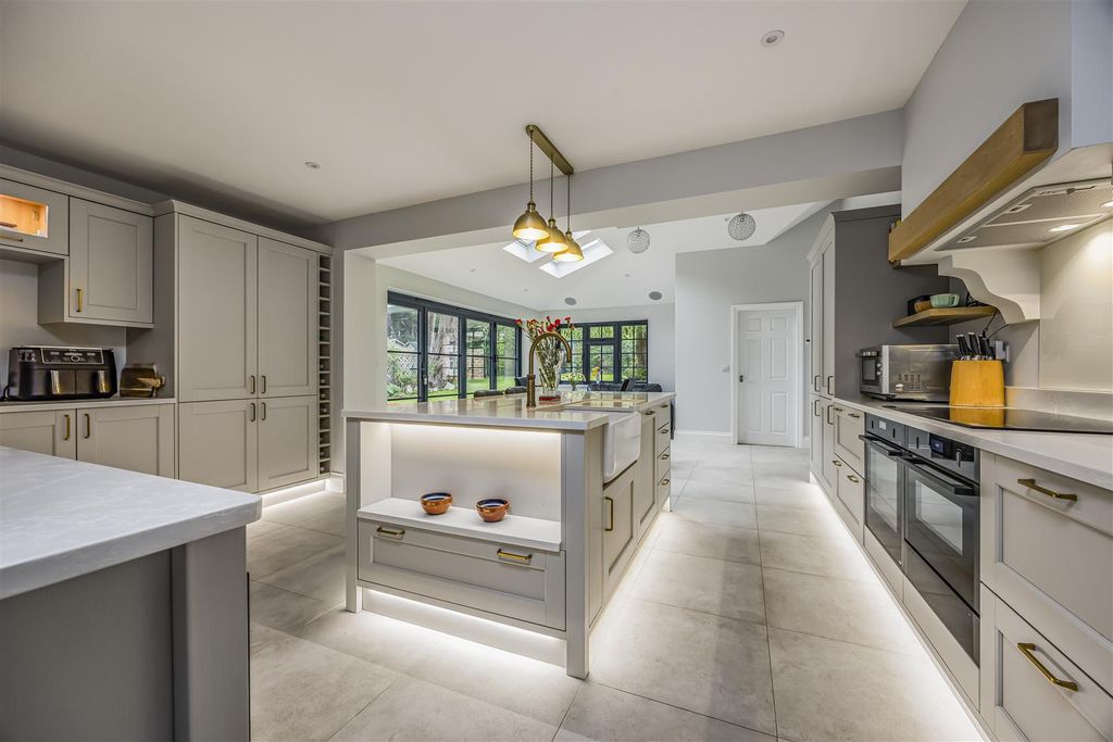 Property photo 3 of 31 Hollyhill House, Hollybank Lane, Emsworth-Porticom