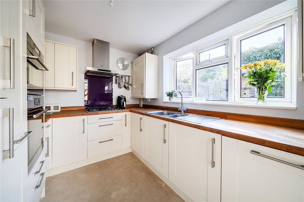 Property photo 2 of 15 Picture No. 27