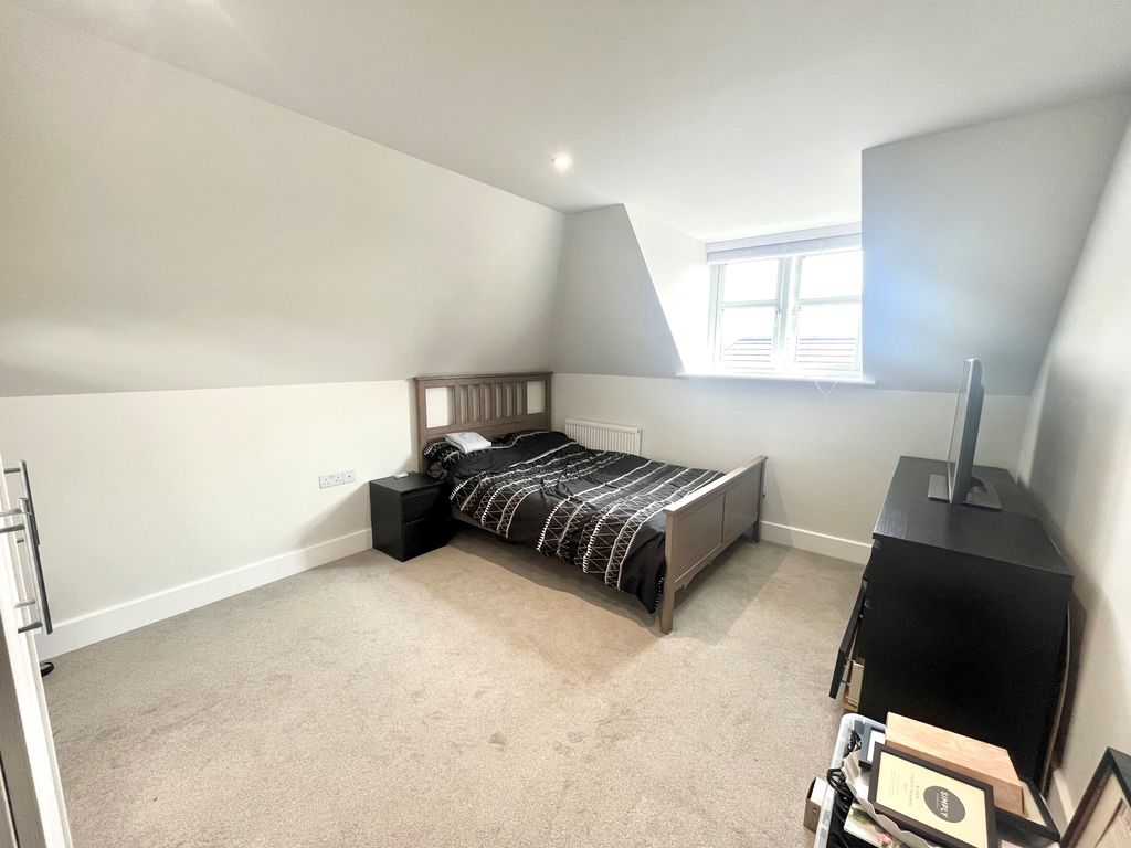 Property photo 3 of 9 Bedroom