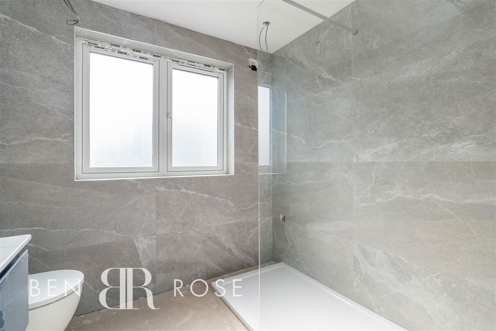 Property photo 3 of 22 Shower Room