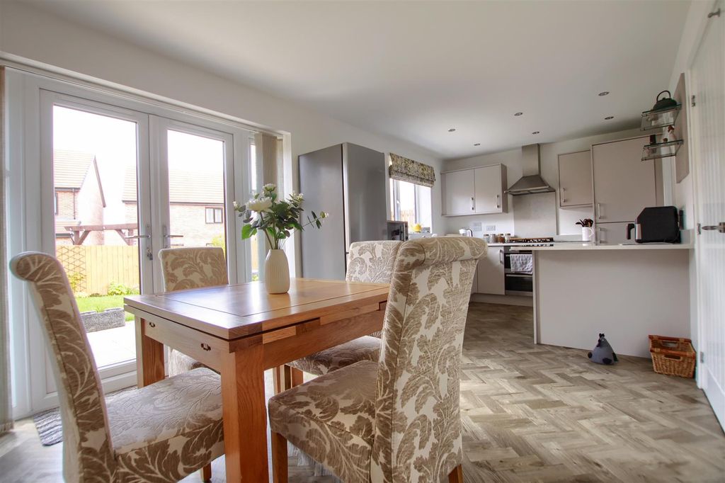 Property photo 3 of 10 Uc3.Jpg