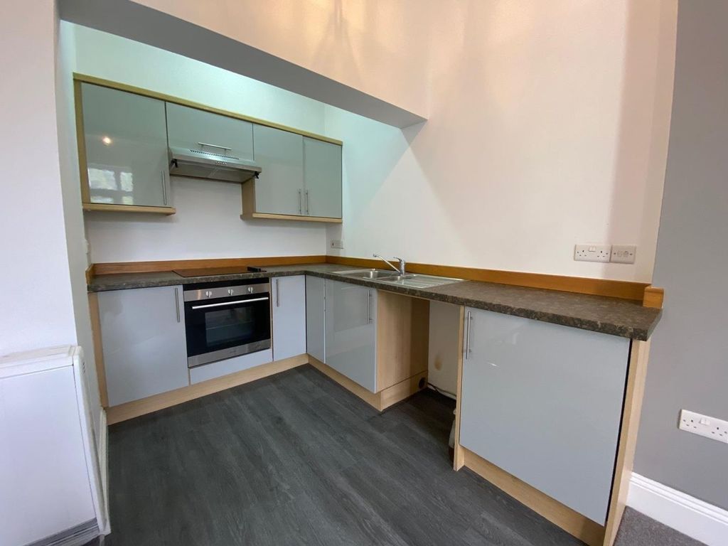 Property photo 2 of 8 Kitchen