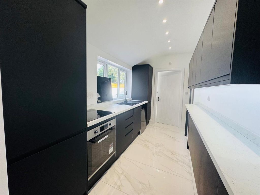 Property photo 3 of 13 Kitchen