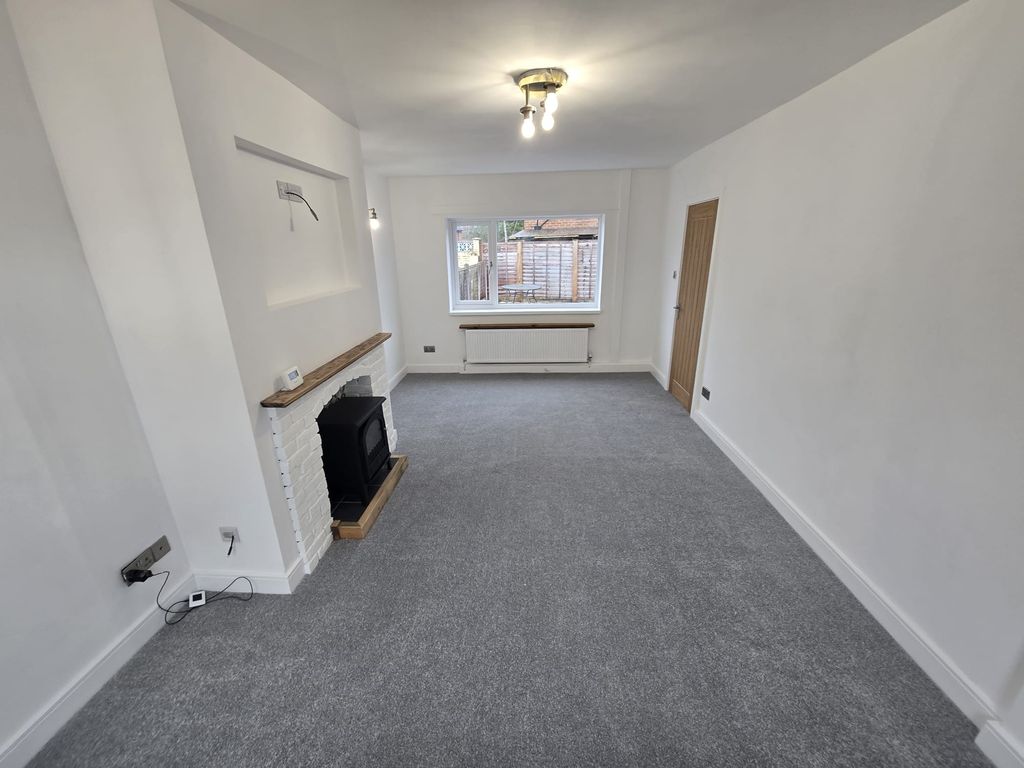 Property photo 3 of 16 Lounge C