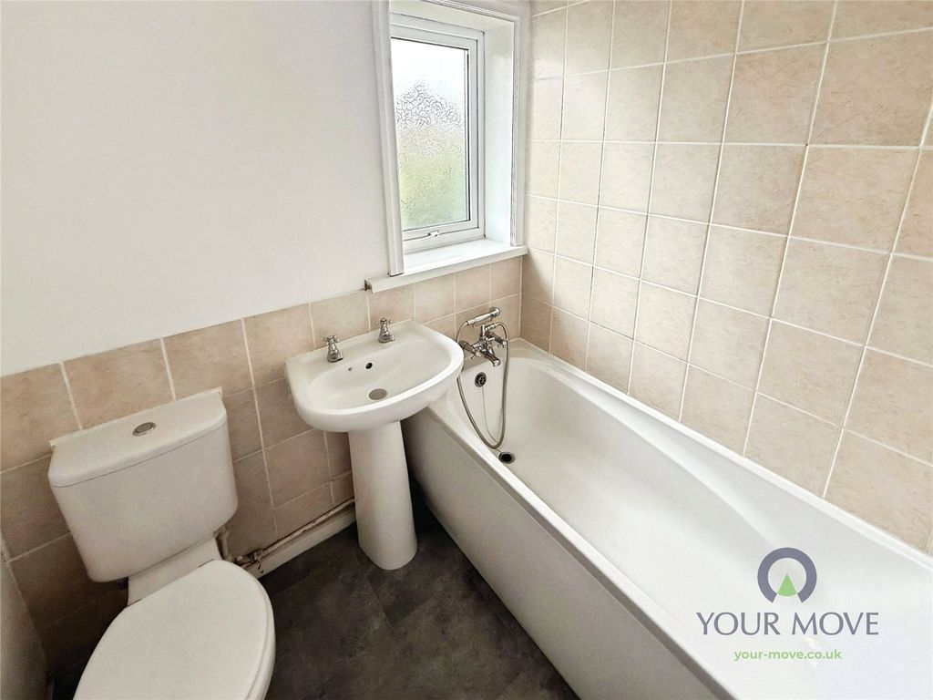 Property photo 3 of 9 Bathroom