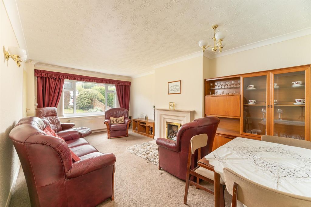 Property photo 3 of 18 Sitting Room