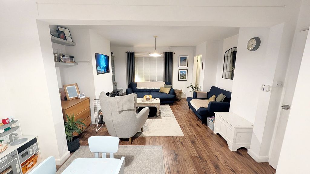 Property photo 2 of 18