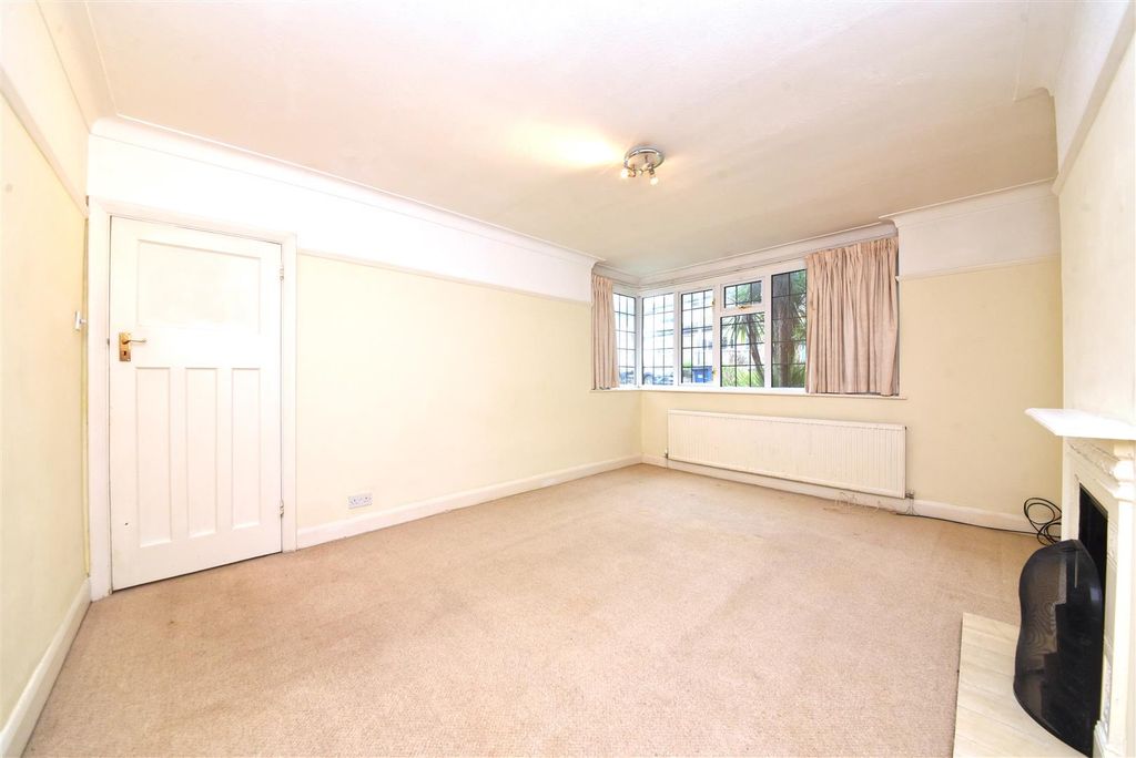 Property photo 2 of 14 46_Bushy_Reception.Jpg