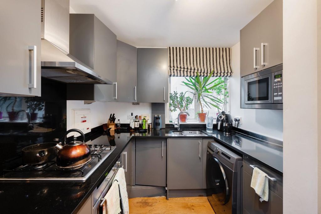 Property photo 2 of 11 Flat 35, 6 Porchester Terrace Hi-5.Jpg