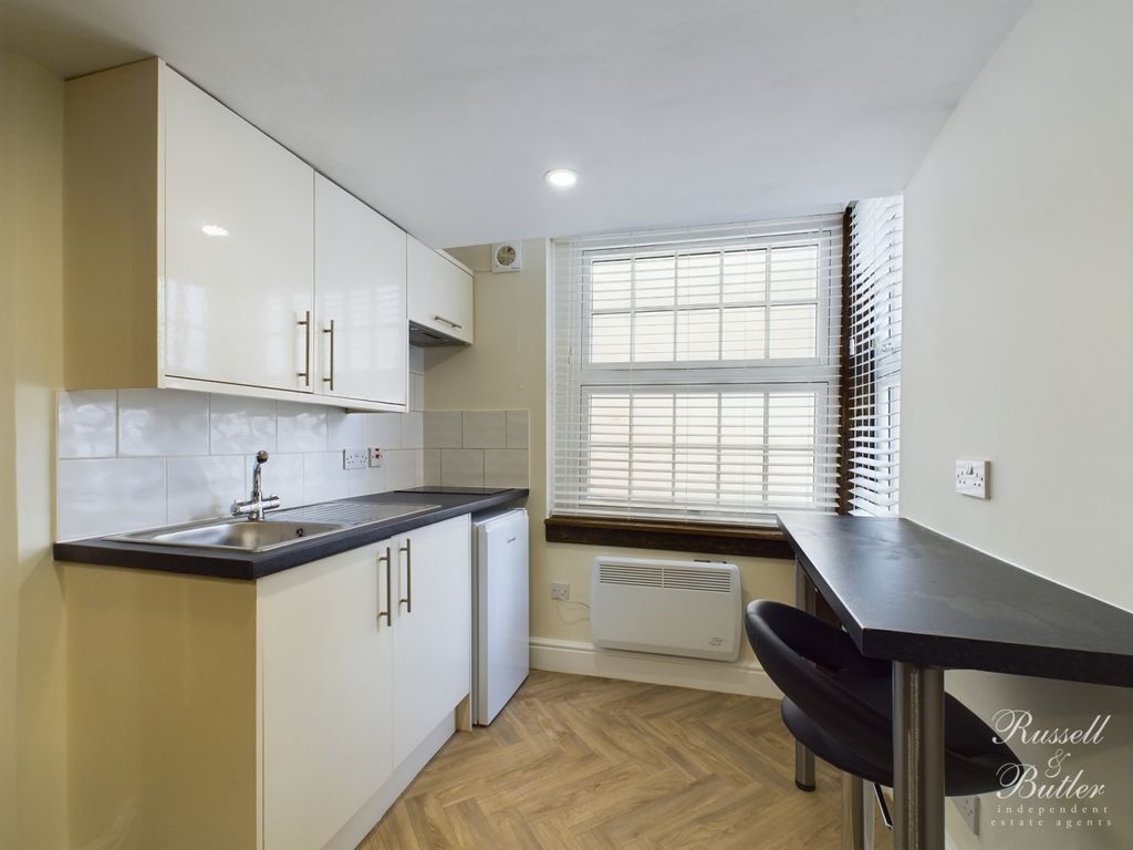 Property photo 3 of 8 Cam01995G0-Pr0168-Still011