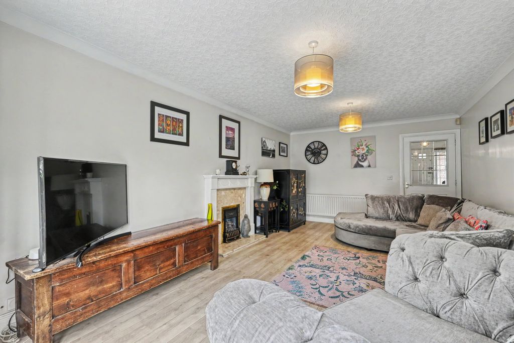 Property photo 3 of 31