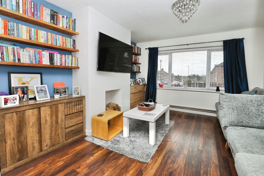 Property photo 3 of 15 Lounge