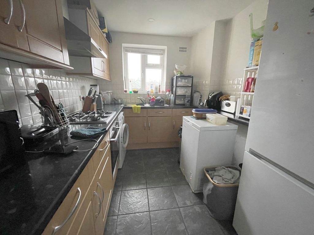 Property photo 2 of 7 Kitchen