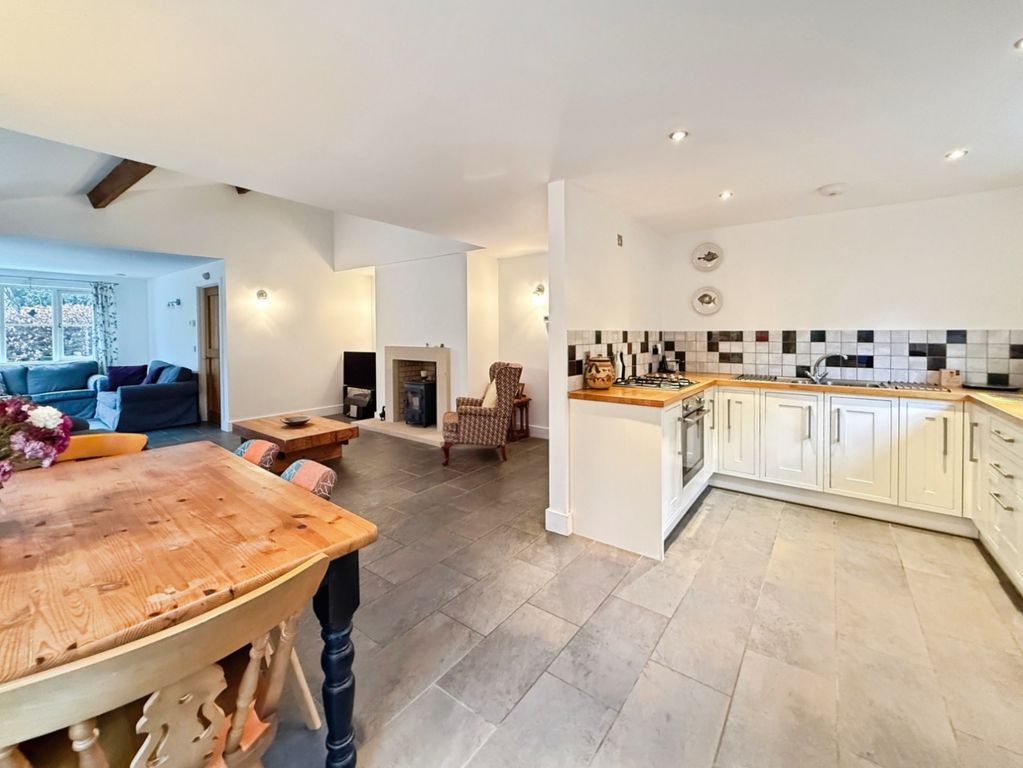 Property photo 2 of 31 Pbox-Img.Jpeg