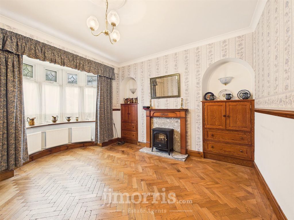 Property photo 3 of 27 Sitting Room