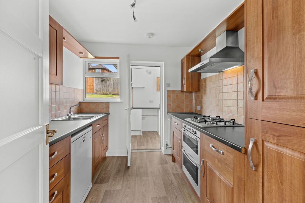 Property photo 3 of 10 Kitchen
