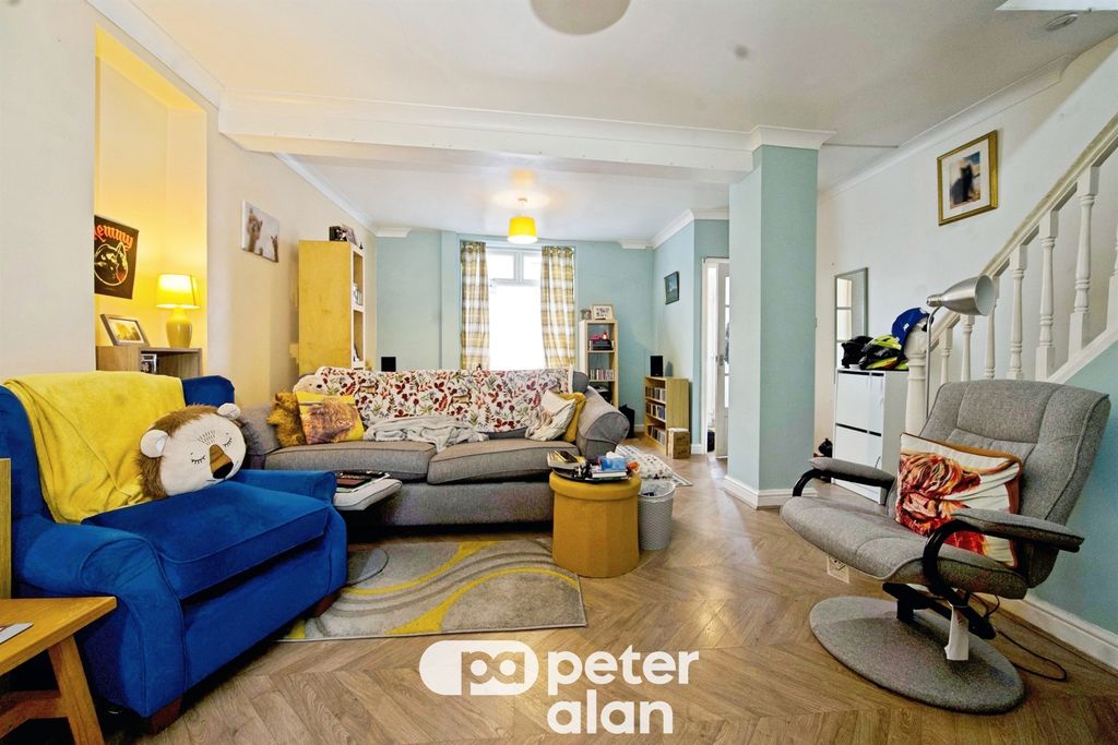 Property photo 2 of 19