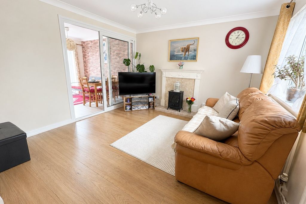 Property photo 3 of 11 5369884