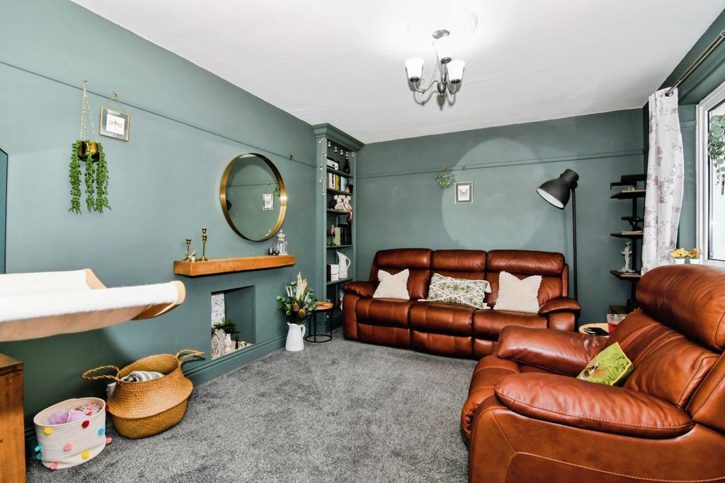 Property photo 2 of 13