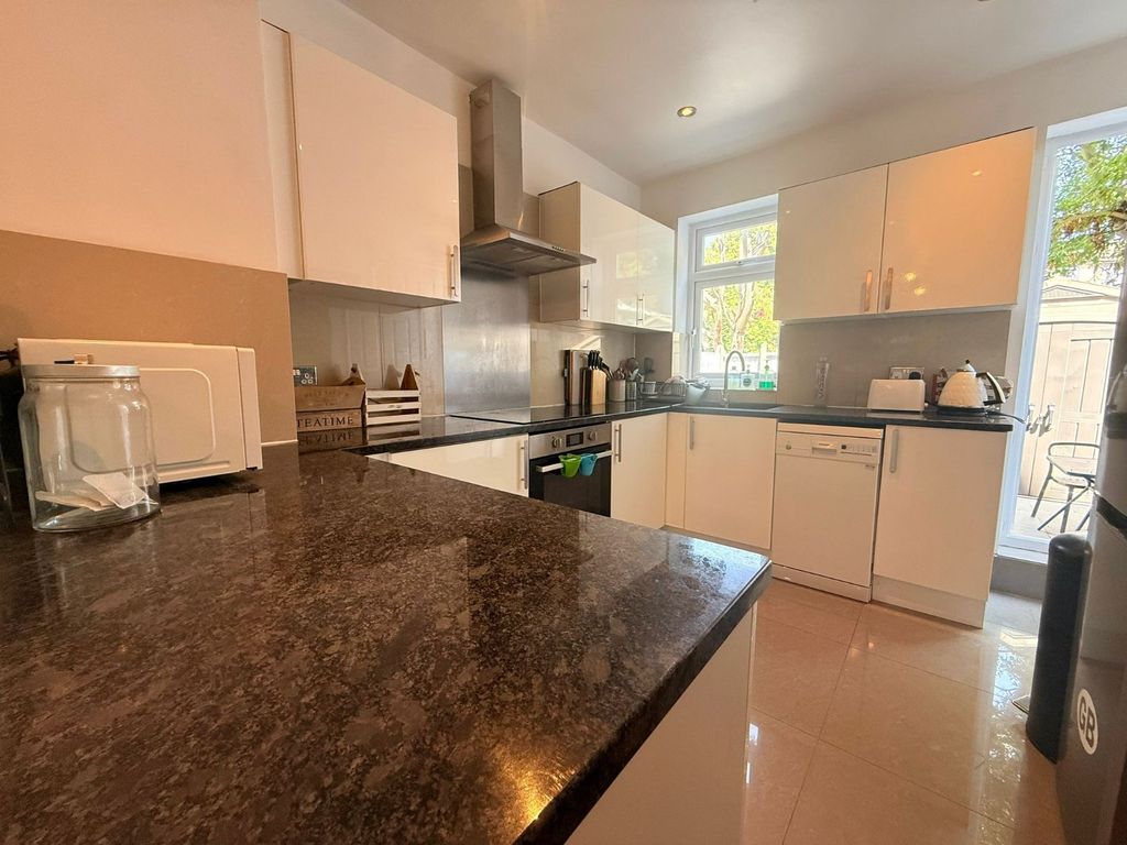 Property photo 3 of 17 Picture No. 29
