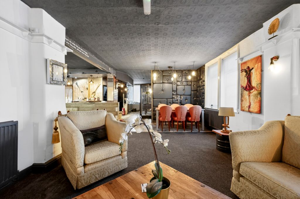 Property photo 2 of 30