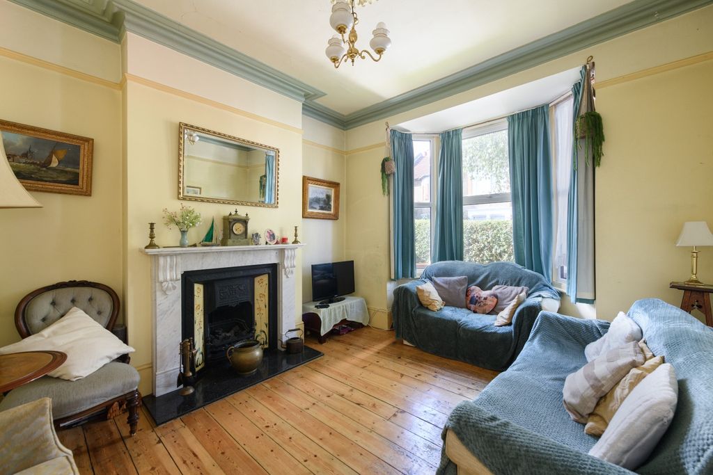 Property photo 2 of 26 5570411