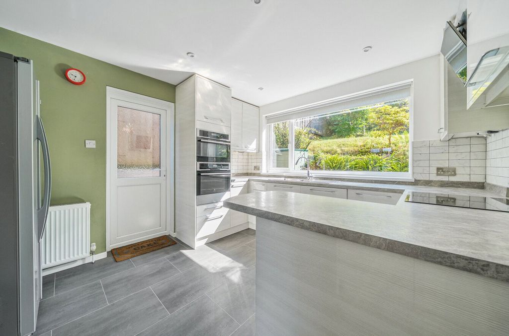 Property photo 3 of 12 Kitchen