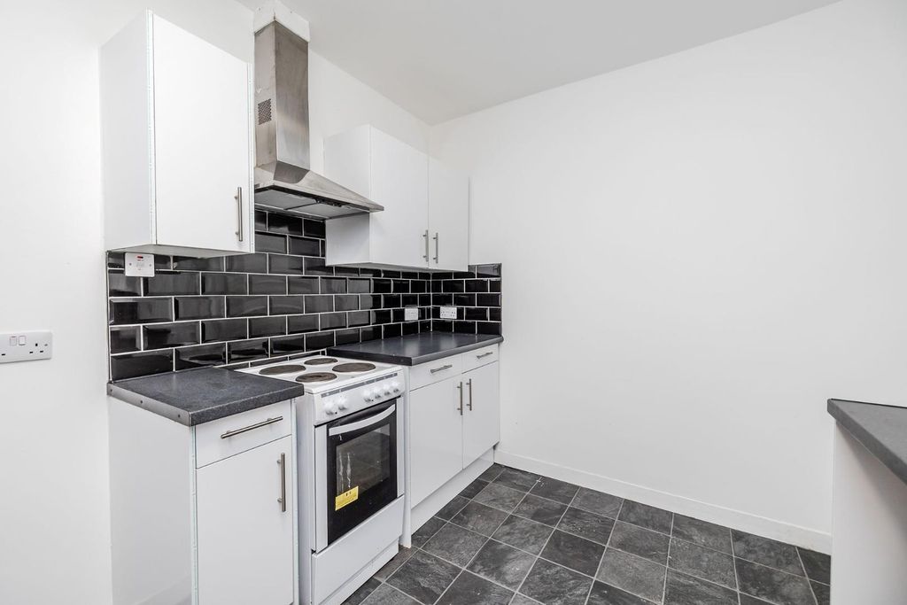 Property photo 2 of 10 Kitchen