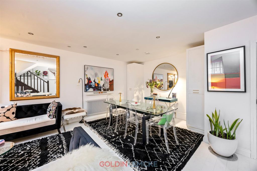 Property photo 3 of 16 Living Room