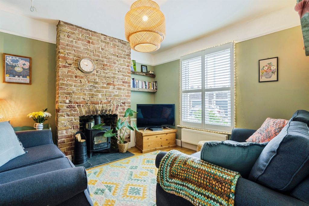 Property photo 2 of 17