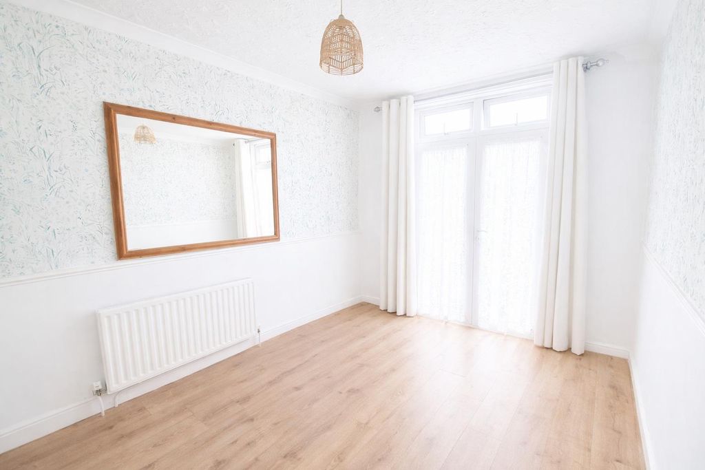 Property photo 2 of 10 Dining Room