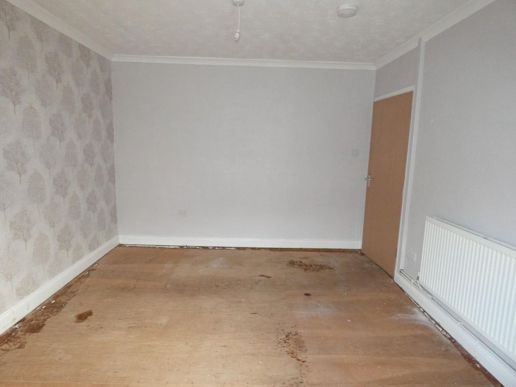 Property photo 3 of 19 Living Room