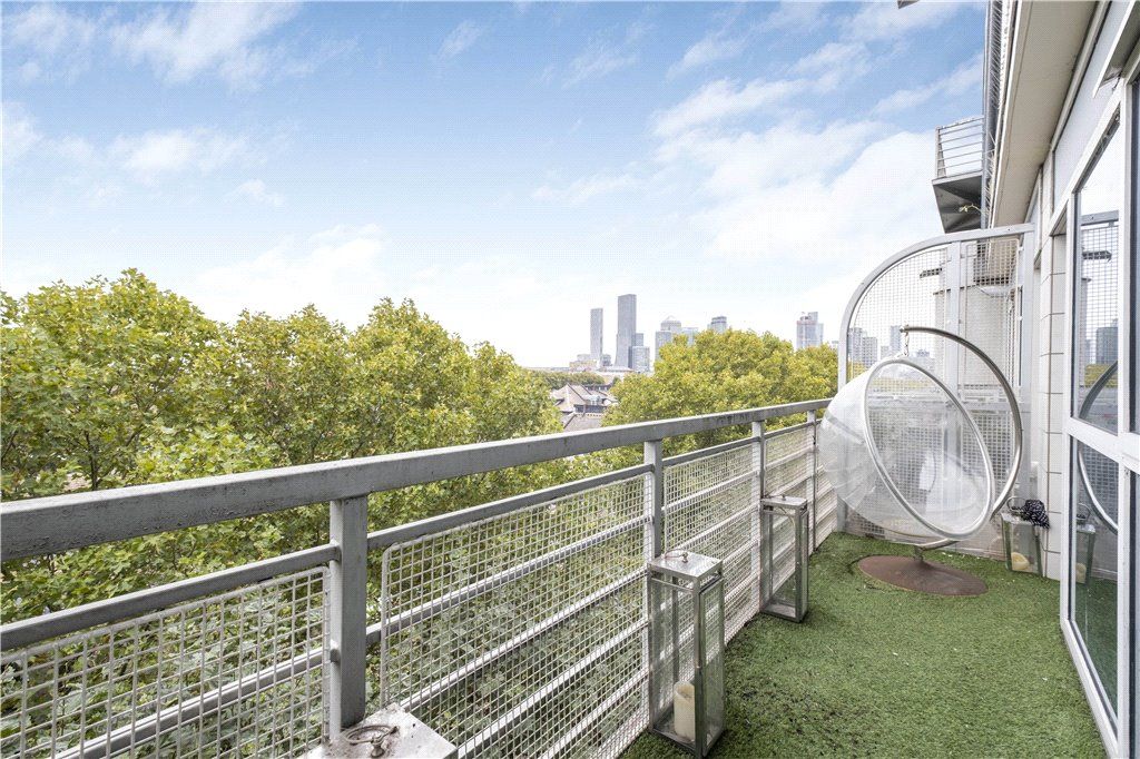 Property photo 2 of 18 Balcony