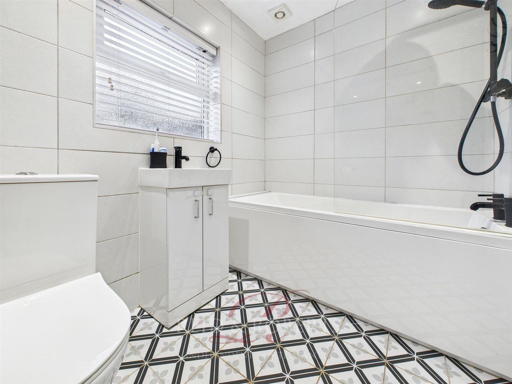 Property photo 3 of 29 Cam03999G0-Pr0203-Still018.Jpg