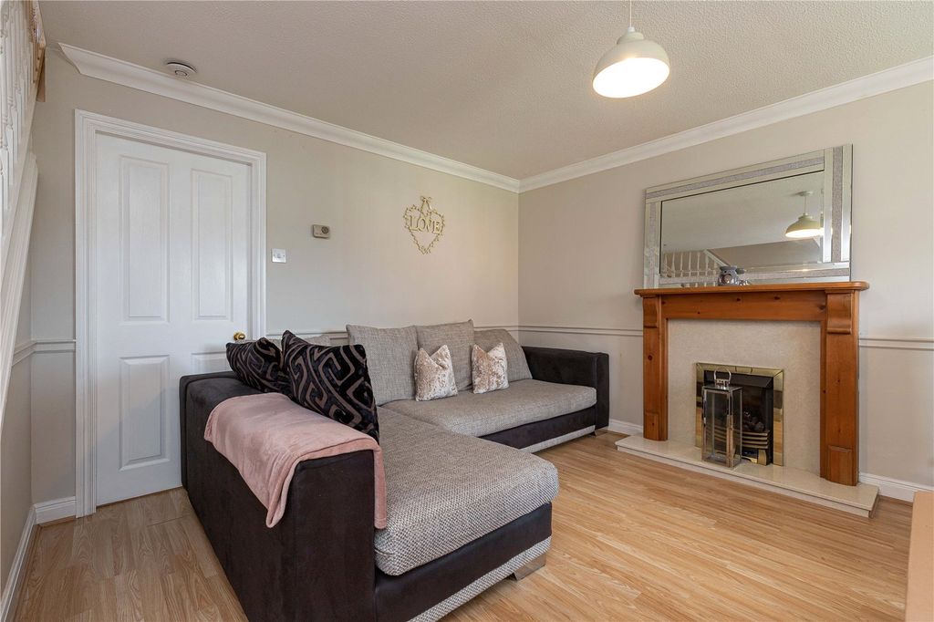 Property photo 2 of 11 Living Room