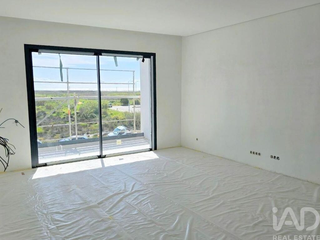 Property photo 2 of 28