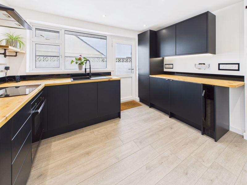 Property photo 3 of 15 Kitchen