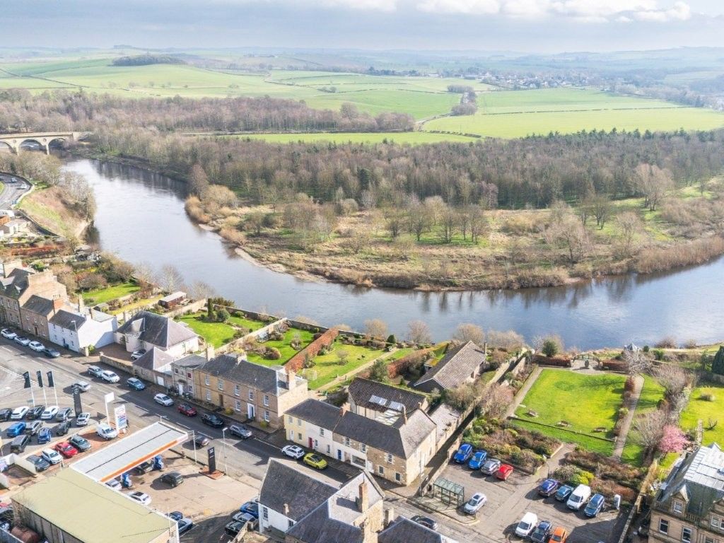 Property photo 1 of 28