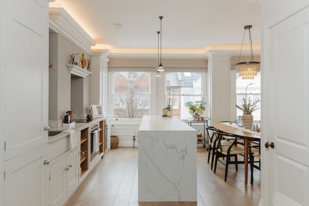 Property photo 2 of 39