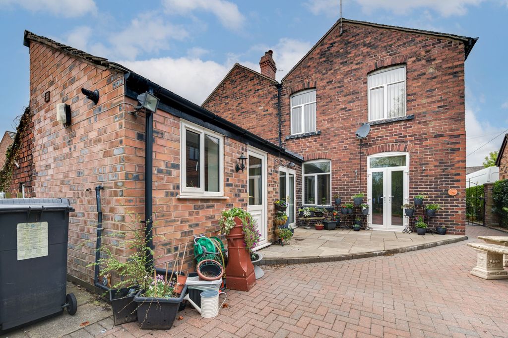 Property photo 2 of 33