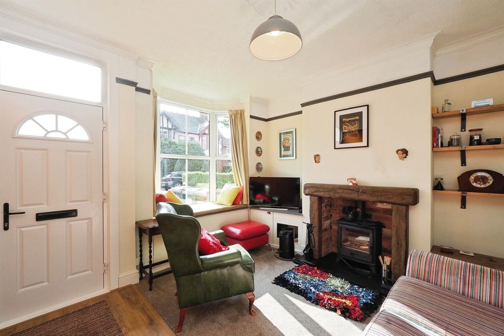 Property photo 2 of 34