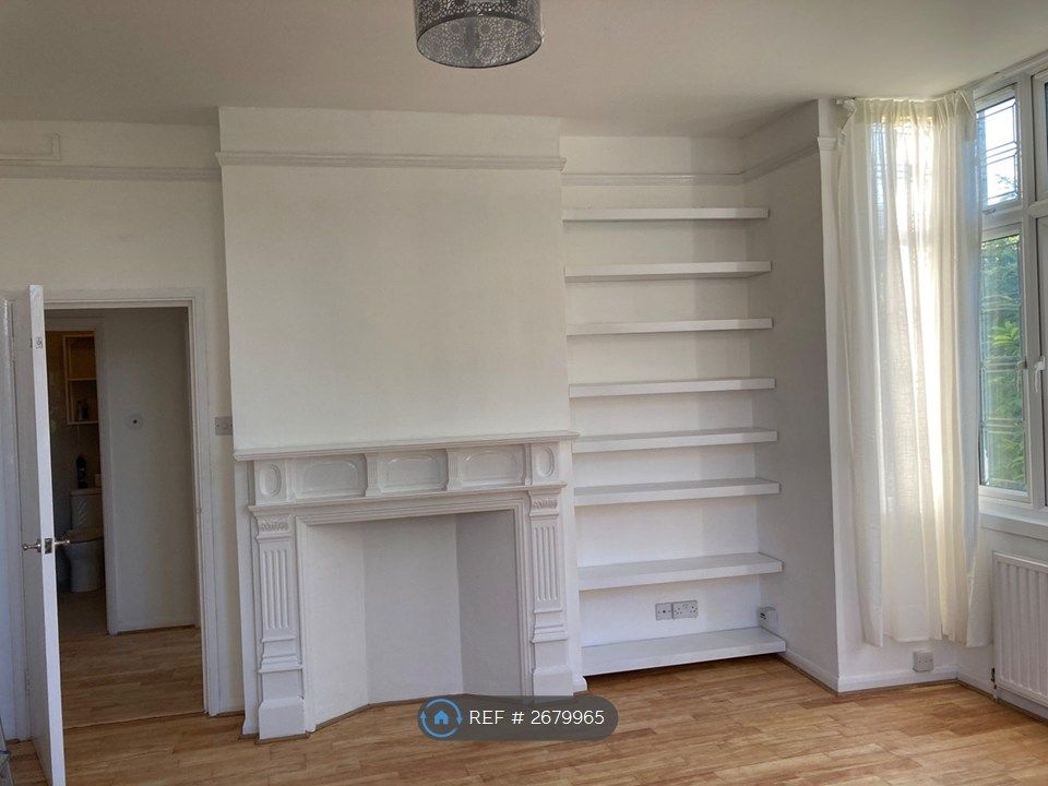 Property photo 3 of 9 Living Room