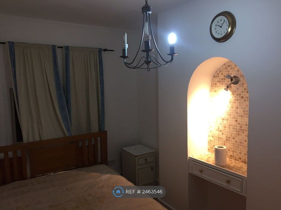 Property photo 3 of 18 Bedroom