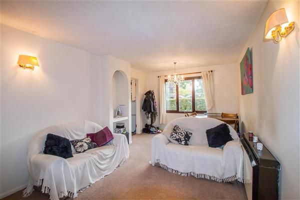 Property photo 2 of 6 Reception