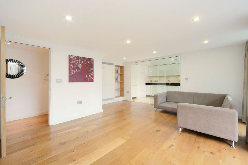 Property photo 3 of 6 Reception