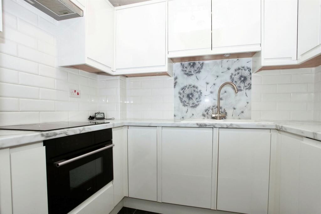 Property photo 2 of 4 Kitchen