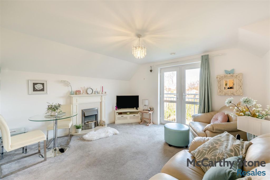 Property photo 3 of 37 8681462-Interior09.Jpg