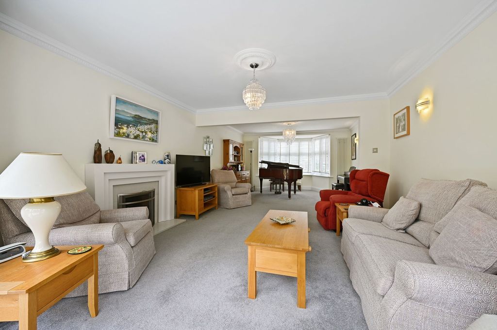 Property photo 2 of 11
