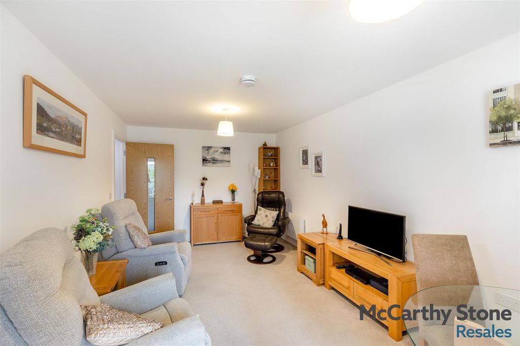 Property photo 3 of 21 8687113-Interior08.Jpg