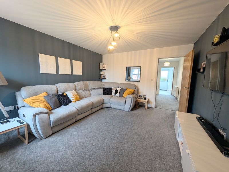 Property photo 2 of 18 Lounge